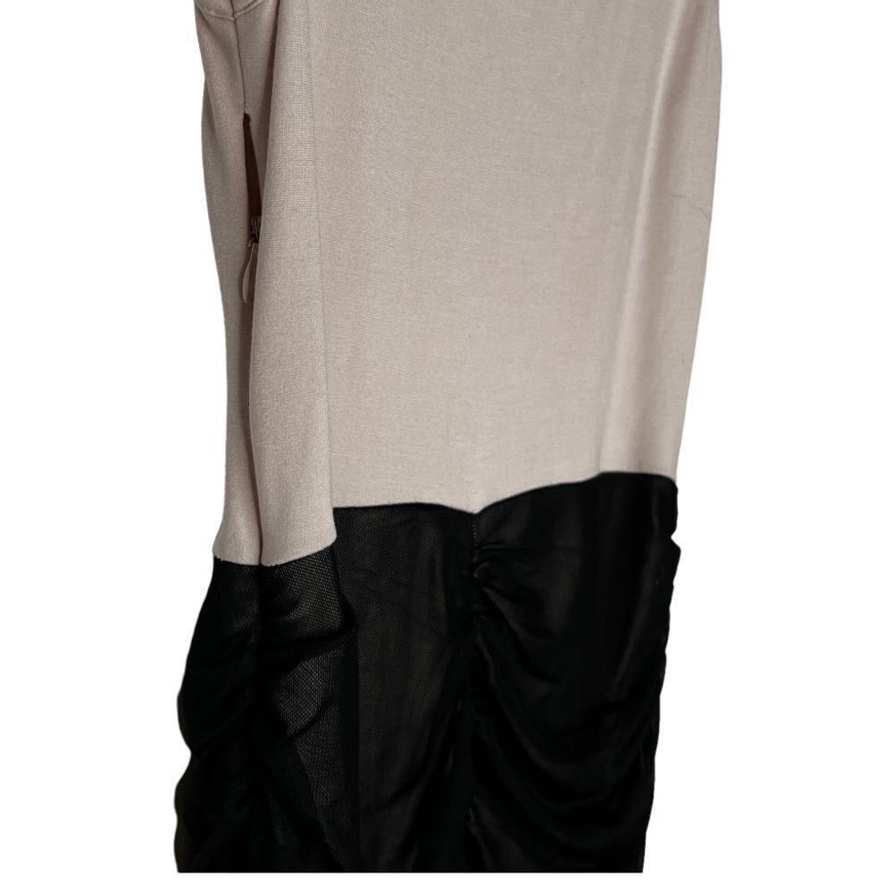 Form‎ Fitting Jumpsuit - Picture 5 of 6